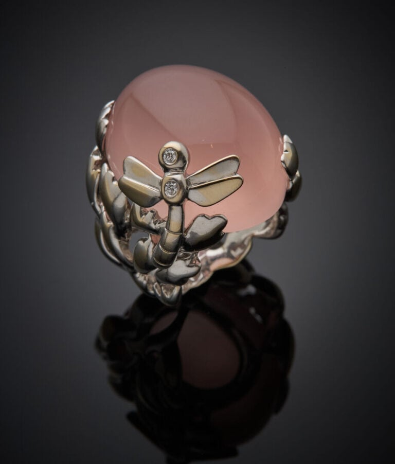DIOR - - Importante BAGUE "libellule" en or gris (750‰) ajouré, serti d'un impo…
