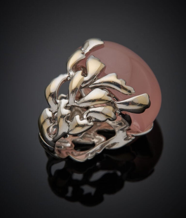 DIOR - - Importante BAGUE "libellule" en or gris (750‰) ajouré, serti d'un impo…