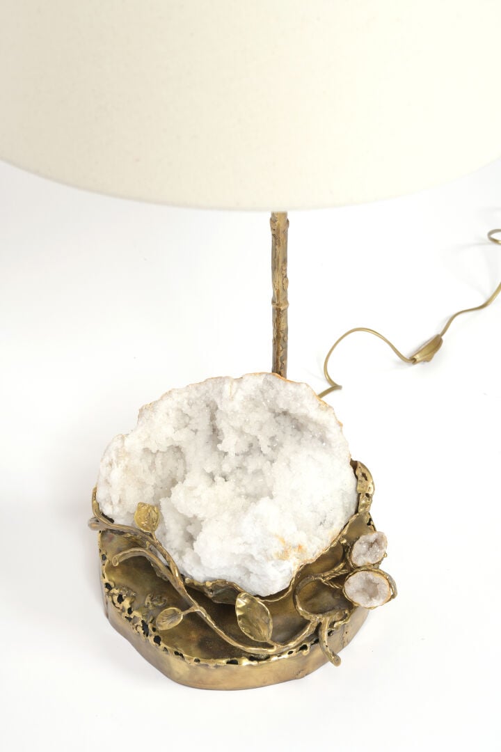 Gilbert LIBLIN (né en 1954) - Lampe en laiton forgé patiné et quartz - 70 x 29…