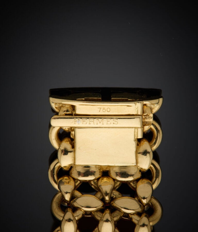 HERMES - - Importante BRACELET souple en or jaune (750‰) ajouré serti de trois…