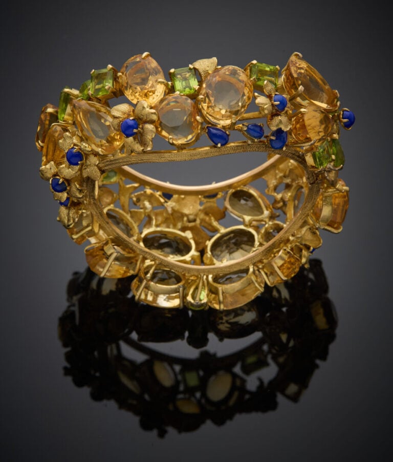 Important BRACELET manchette rigide ouvrant, sinueux, en or jaune (585‰) 14 car…
