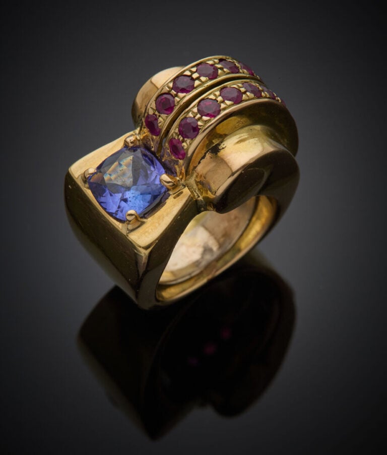 Importante BAGUE "Tank" en or jaune (585‰) 14 carats, serti d'une tanzanite de…