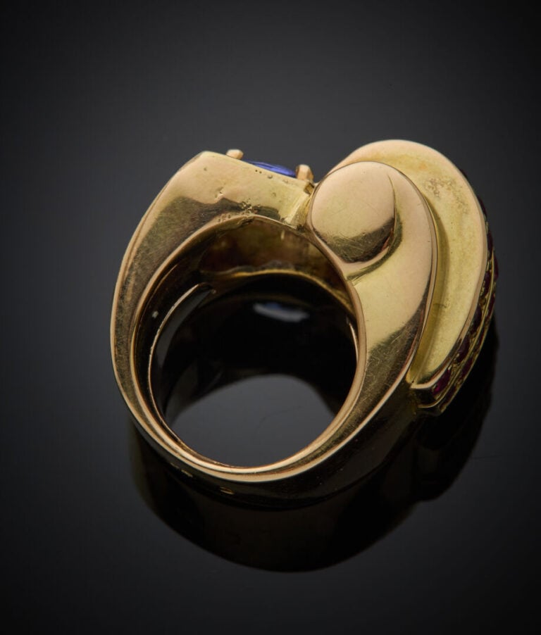 Importante BAGUE "Tank" en or jaune (585‰) 14 carats, serti d'une tanzanite de…