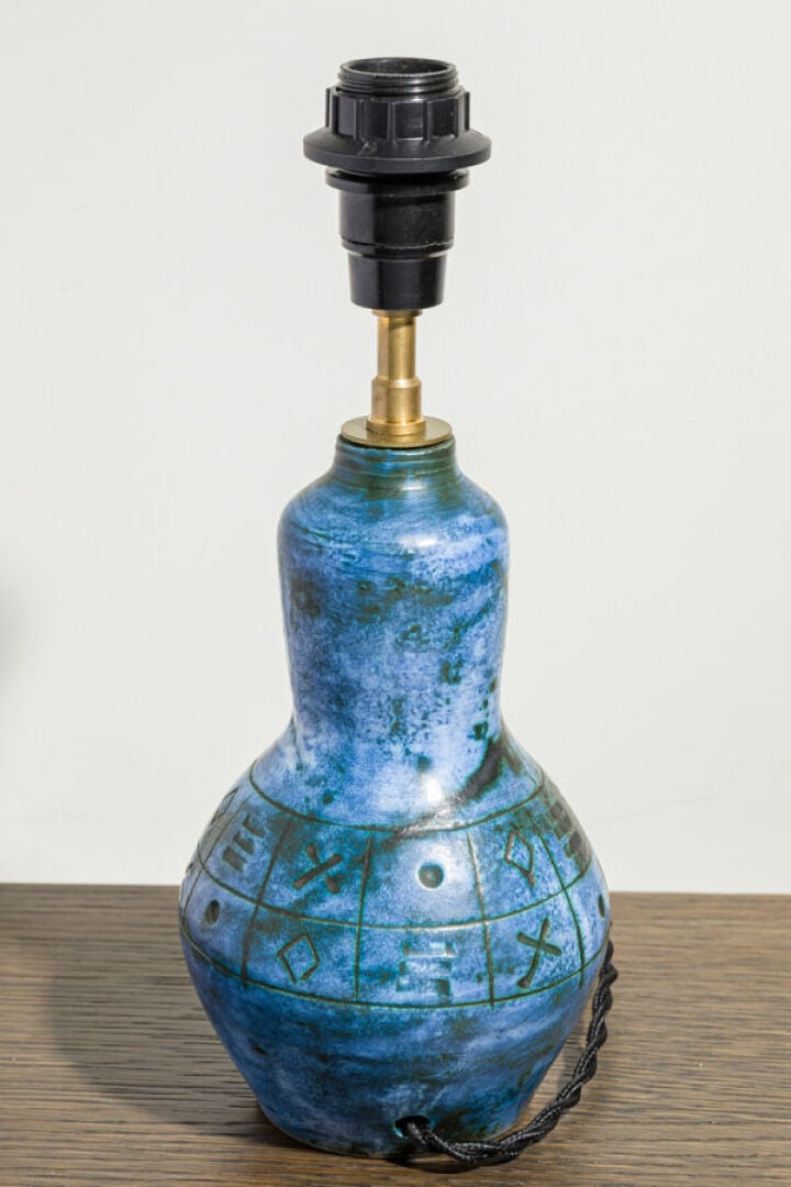 JACQUES BLIN (1920-1995) - Lampe à corps renflée et col droit bulbeux en cérami…