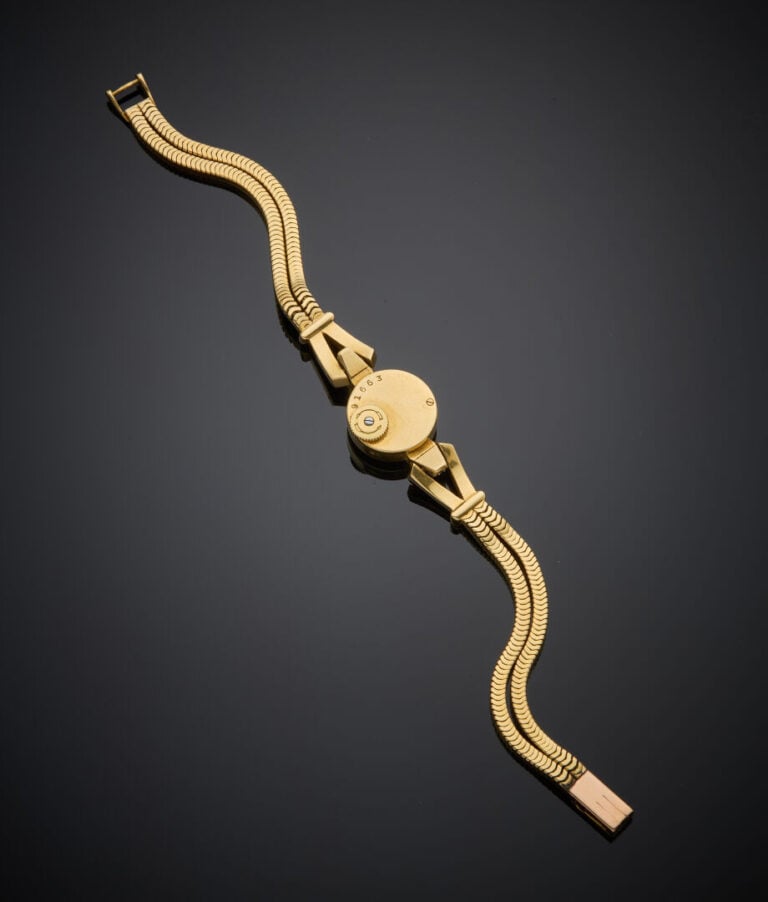 JAEGER LECOULTRE - - BRACELET MONTRE ronde de dame en or jaune (750‰). Attaches…