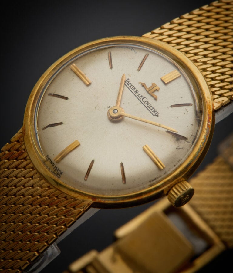 JAEGER LECOULTRE - - BRACELET MONTRE ronde de dame en or jaune (750‰). Cadran c…