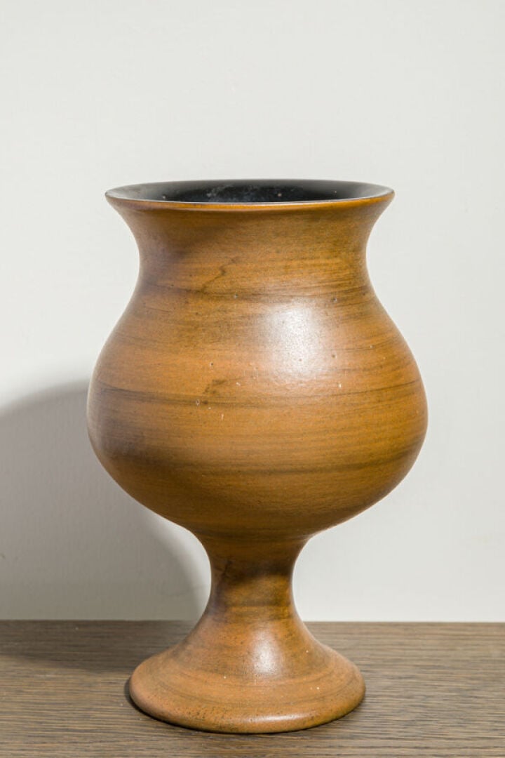JEAN DE LESPINASSE (1896-1979) - Vase à corps bombé sur talon circulaire et col…