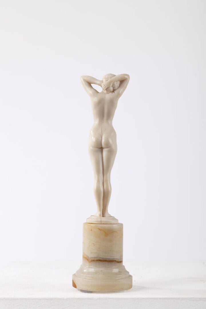 JOÉ DESCOMPS (1869-1950) - Femme nue les bras croisés derrière la tête - Sculpt…