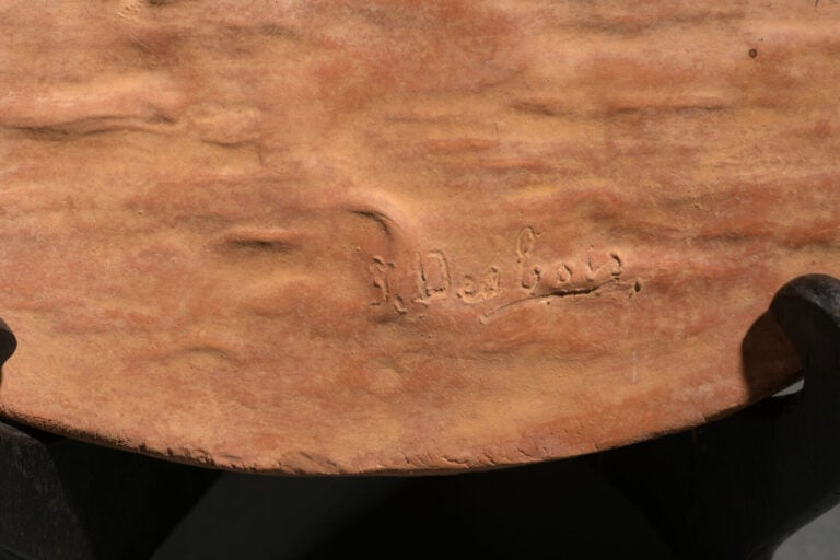 Jules DESBOIS (1851-1935) - Deux plaques rondes en terre cuite à décor en bas-r…