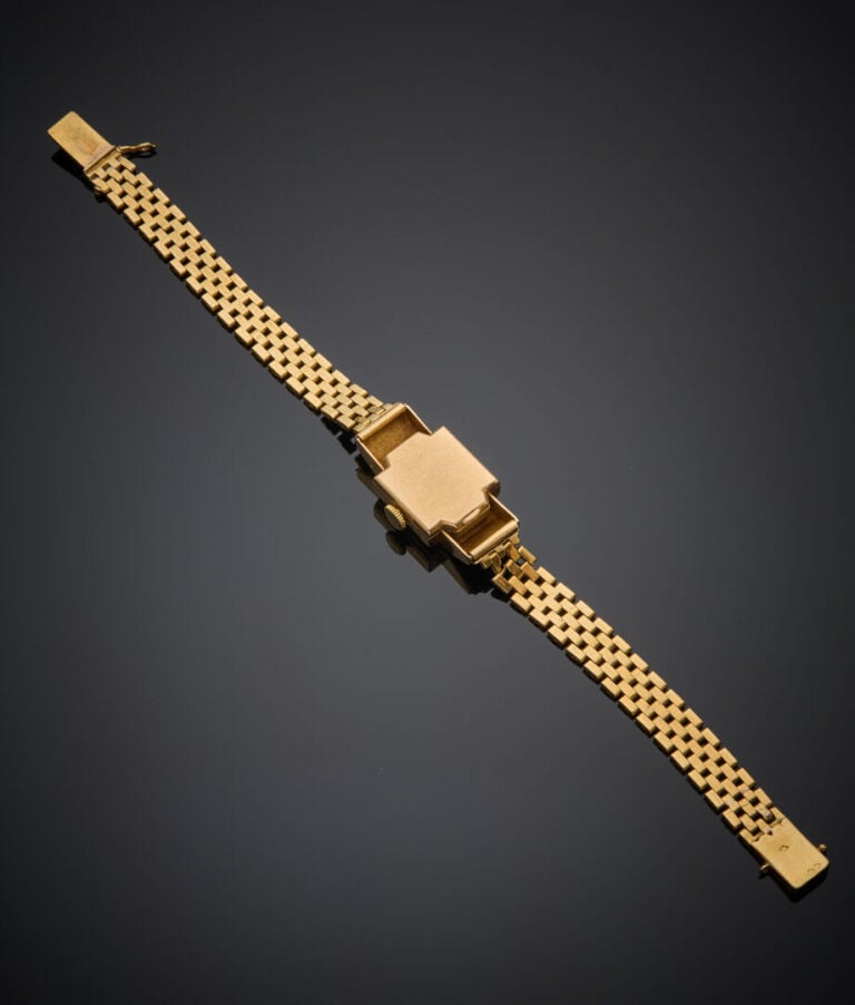 JUVENIA - - BRACELET MONTRE carrée de dame en or jaune (750‰). Attaches géométr…