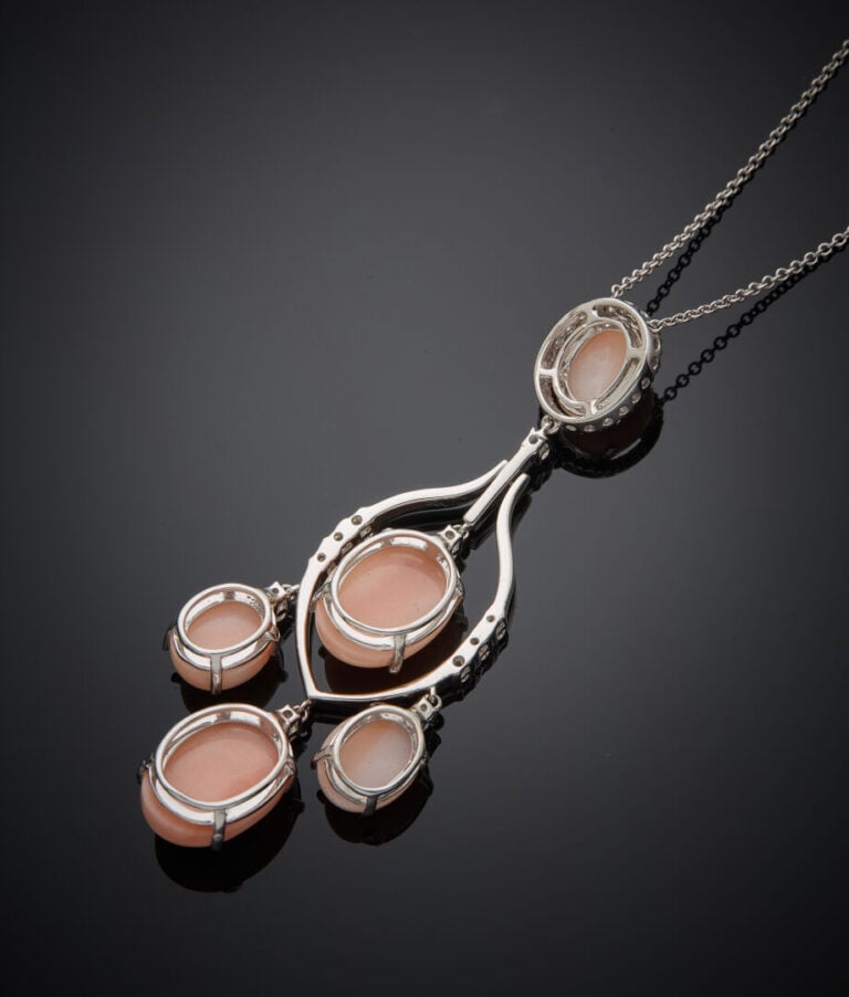LEO PIZZO - - Important PENDENTIF et sa chaînette en or gris (750‰) ajouré et a…