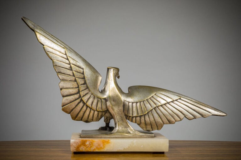 LÉON HATOT (1883-1953) - Sculpture formant presse-papier en - bronze argenté, f…
