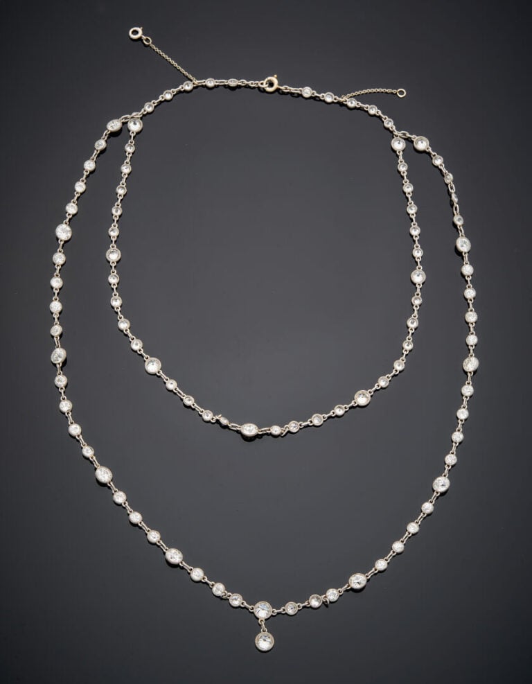 Long SAUTOIR en argent (min. 800‰) retenant quarante perles d'imitation (usures…
