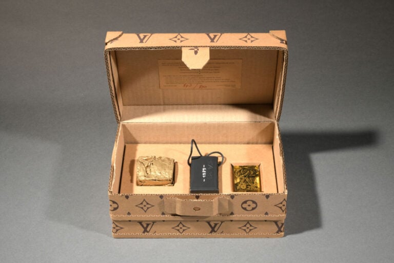 LOUIS VUITTON (1989, édition limitée N°833/850) - Malle à bijoux en carton Mono…