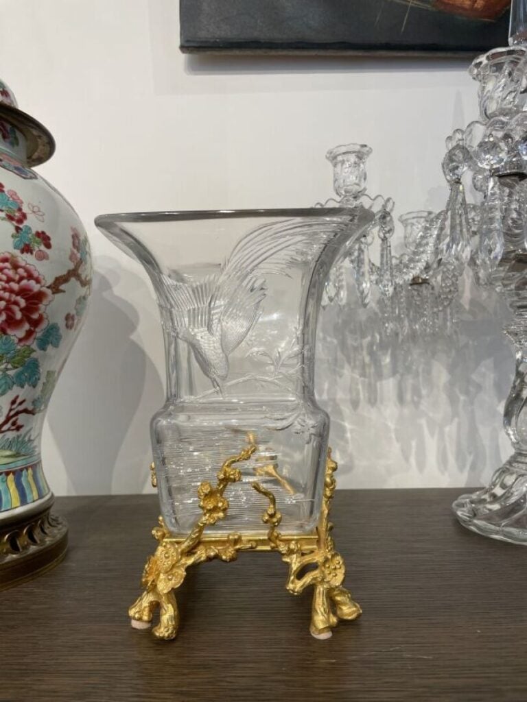 MAISON BACCARAT - Rare et important vase à panse carrée renflée et col - évasé…