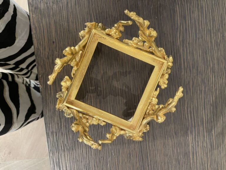 MAISON BACCARAT - Rare et important vase à panse carrée renflée et col - évasé…