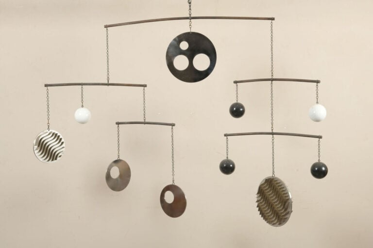 Marc CAVELL (1911-1989) - Exceptionnel et rare mobile en acier et métal laqué -…