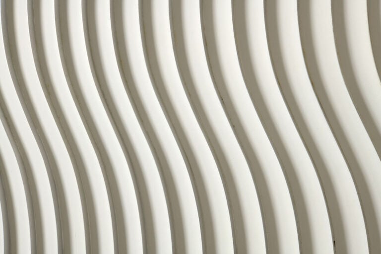 Marc CAVELL (1912-1989) - Forme ondulée, 1971 - Relief métallique en lamelles d…