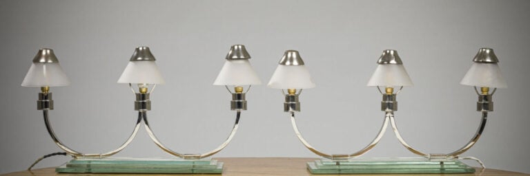 MARC ERROL, DANS LE GOÛT DE - Paire de lampes modernistes présentant trois bras…