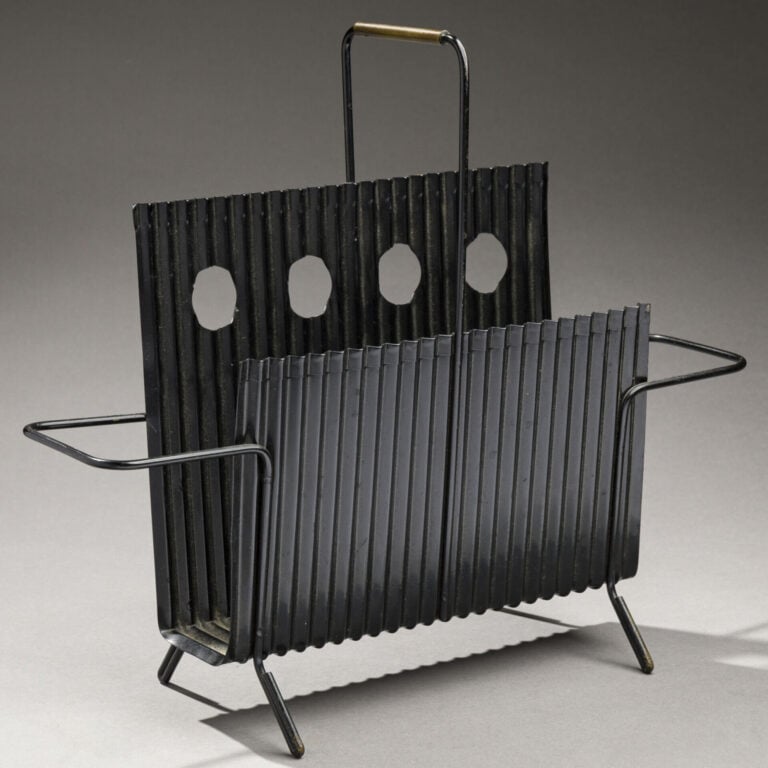 MATHIEU MATEGOT (1910-2001) - Porte-revues modèle « Java » en tôle de métal ond…