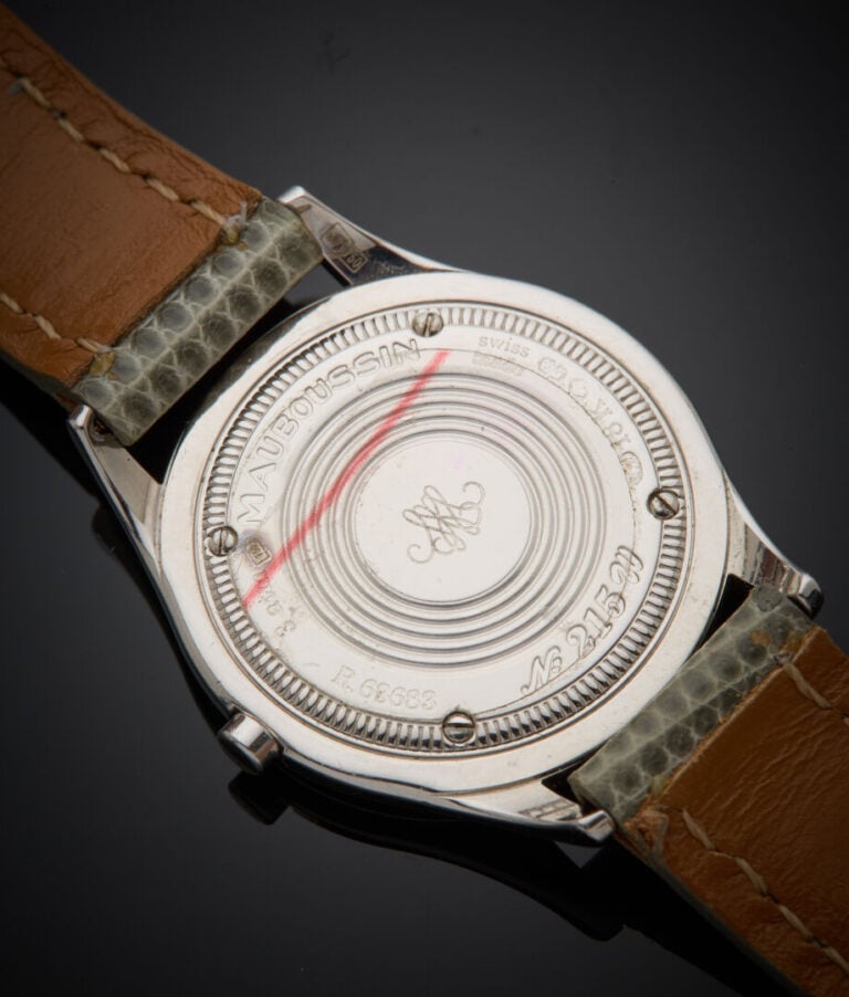 MAUBOUSSIN - - BRACELET MONTRE de dame en or gris (750‰). Lunette sertie d'un d…