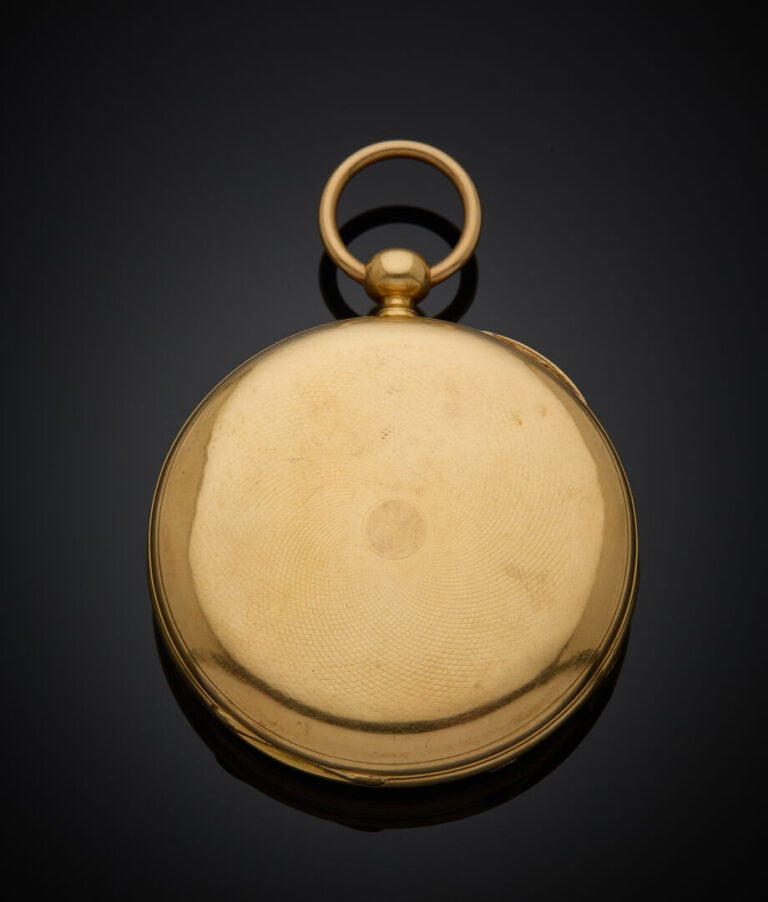 MONTRE de POCHE en or jaune (750‰) finement guilloché. Cadran émail blanc, chif…