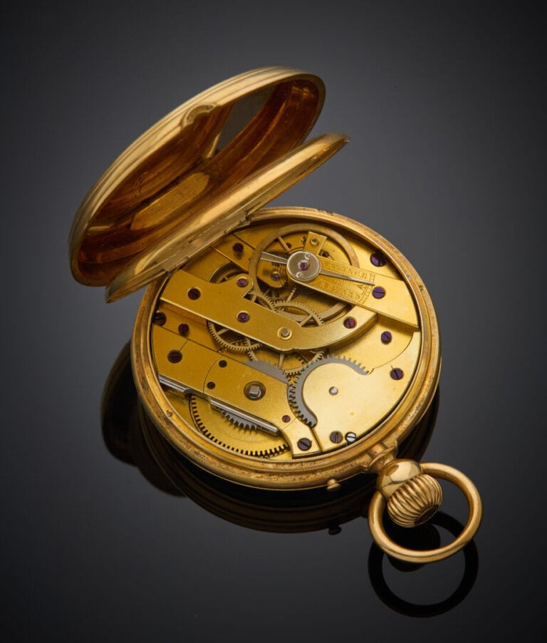 MONTRE de POCHE en or jaune (750‰) monogrammé "L". Cadran émail blanc, chiffres…