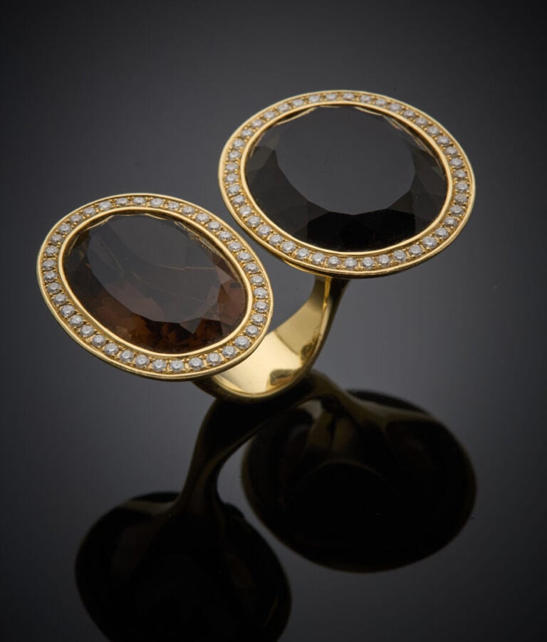 MORGANNE BELLO - - Importante BAGUE "toi & moi" ouverte en or jaune (750‰) sert…