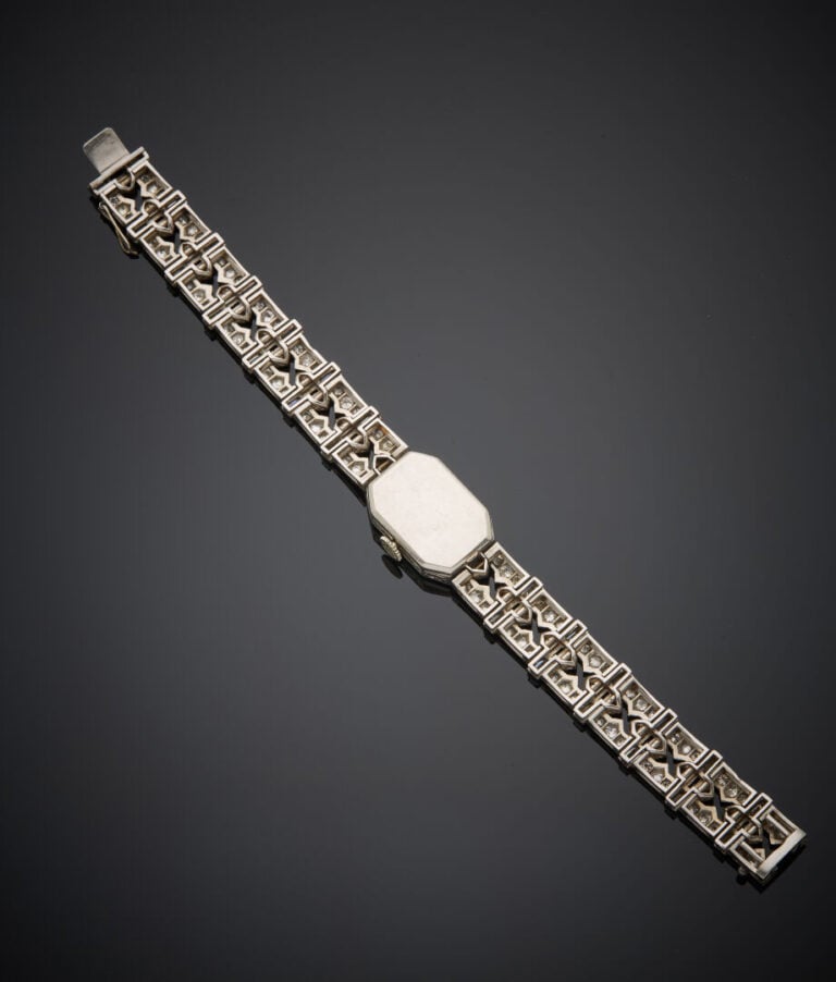 MOVADO - - BRACELET MONTRE rectangulaire de dame en platine (950‰) entièrement…