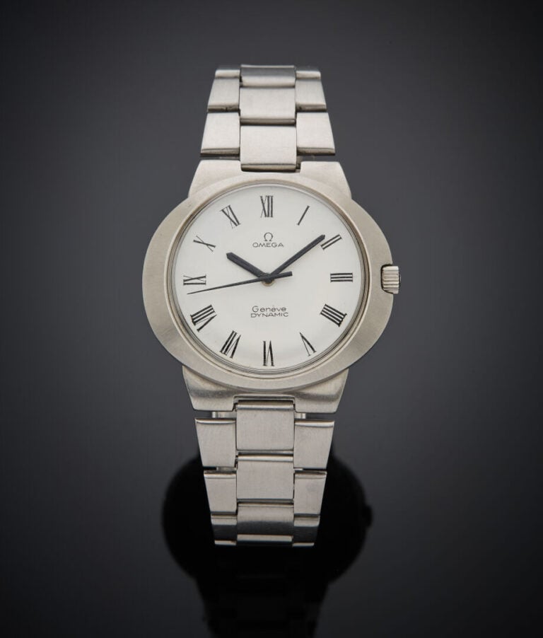 OMEGA - - BRACELET MONTRE ovale, modèle "Dynamic", en acier. Cadran blanc, chif…
