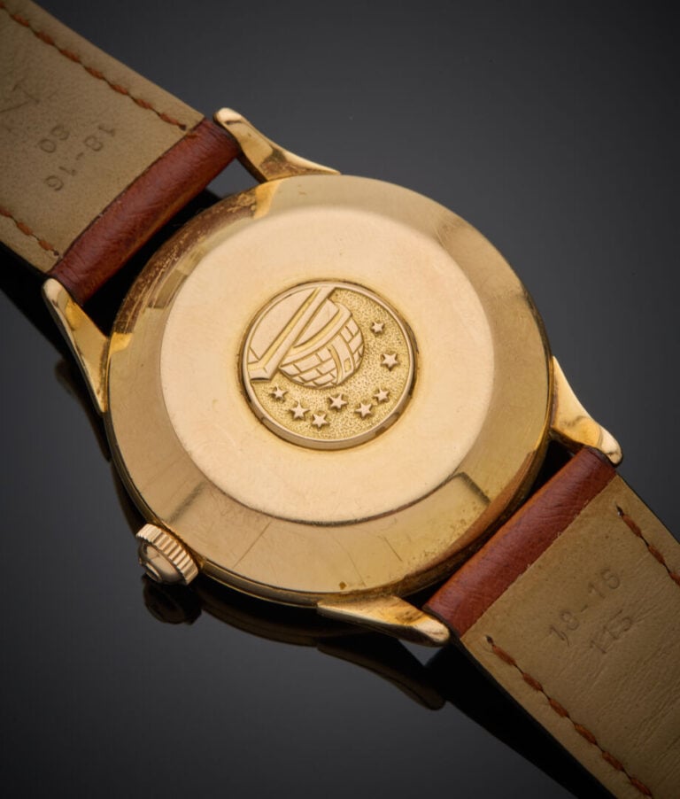 OMEGA - - BRACELET MONTRE ronde "Constellation" en or jaune (750‰). Cadran crèm…