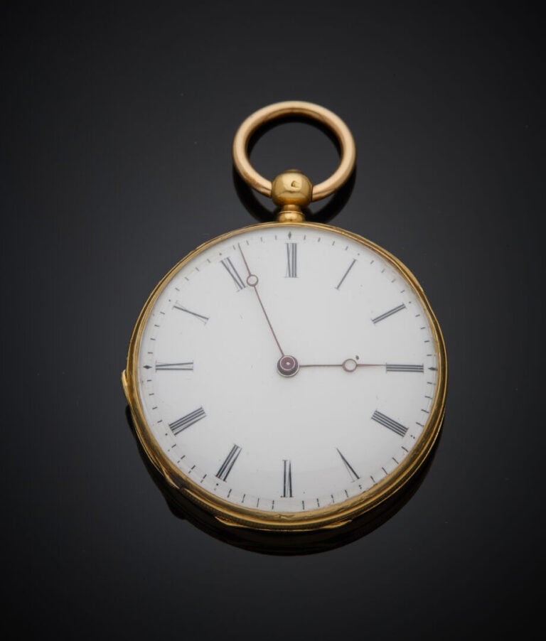 Petite MONTRE de POCHE en or jaune (750‰) guilloché et ciselé, carrure godronné…