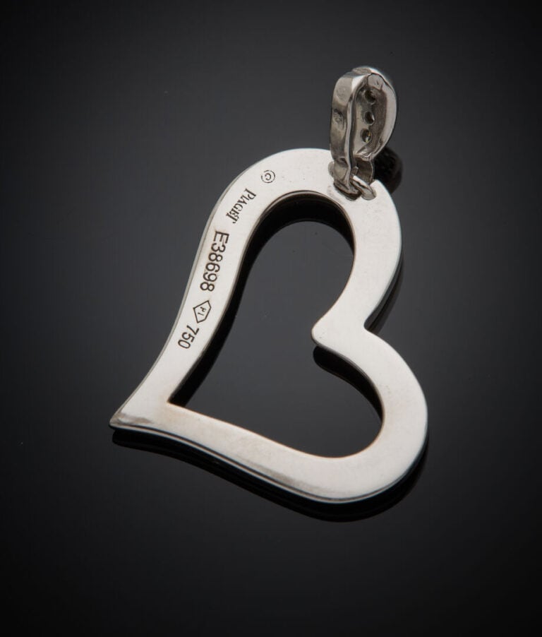 PIAGET - - PENDENTIF "cœur" en or gris (750‰) ajouré serti de diamants taille b…
