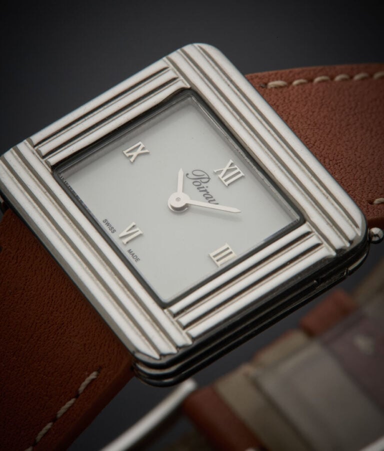 POIRAY - - BRACELET MONTRE rectangulaire de dame "Ma Première" en acier. Lunett…