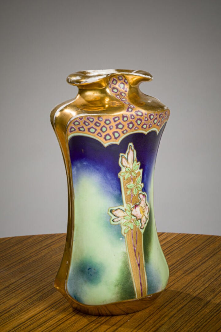 RIESSNER, STELLMACHER & KESSEL POUR AMPHORA - Manufacture TURN TEPLITZ - Vase e…