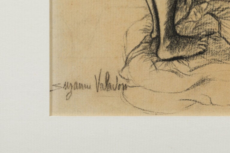 SUZANNE VALADON (1865-1938) - Femme à la toilette, - Crayon et fusain sur papie…