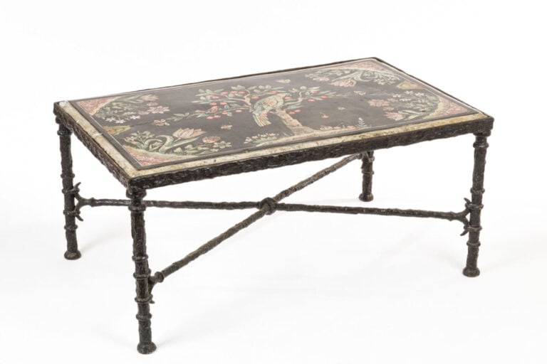 TRAVAIL DES ANNÉES 1970 - Table basse à plateau rectangulaire - en scagliola à…
