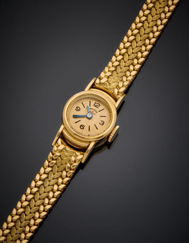 VAN CLEEF & ARPELS - GEORGES LENFANT - - BRACELET MONTRE ronde de dame en or ja…