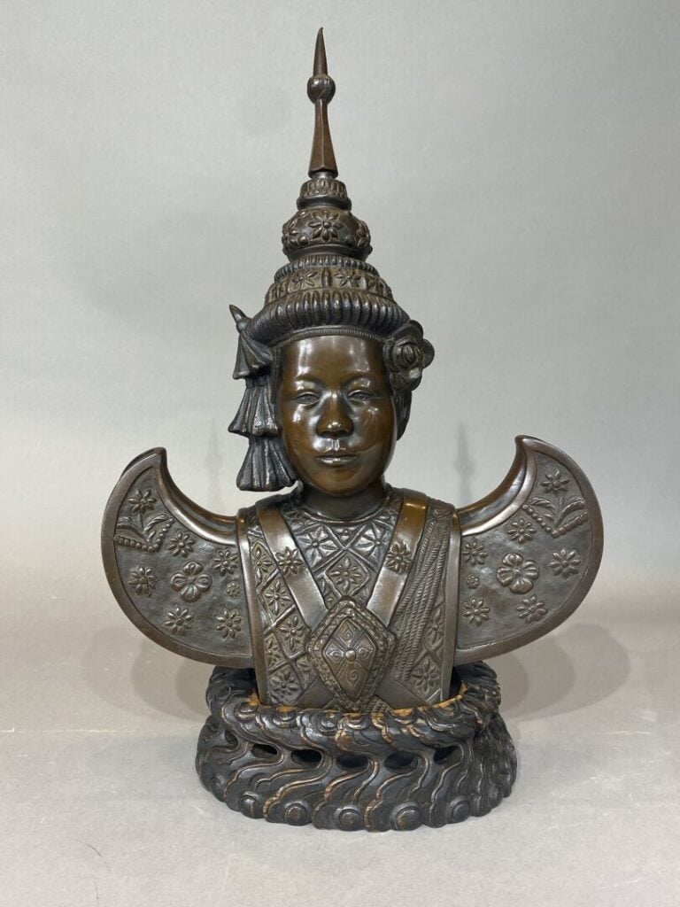 Asie Sud-Est - Buste de jeune femme en costume traditionnel - Sculpture en bron…