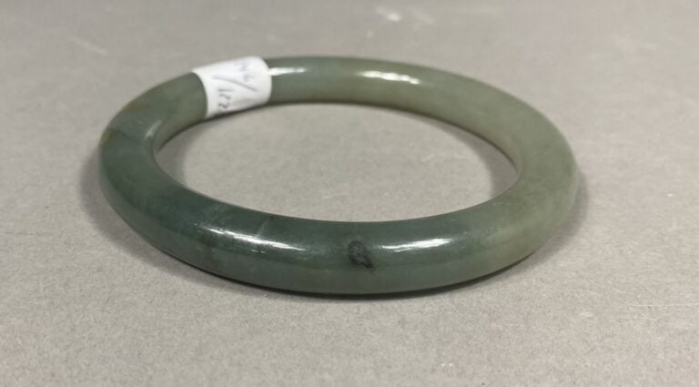 Chine - Bracelet jonc imitant le jade - D: 6.5 cm