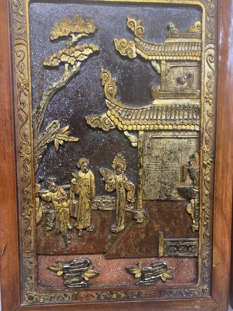 Chine, dans le style Ningbo - Paire de panneaux en bois sculpté laqué rouge et…