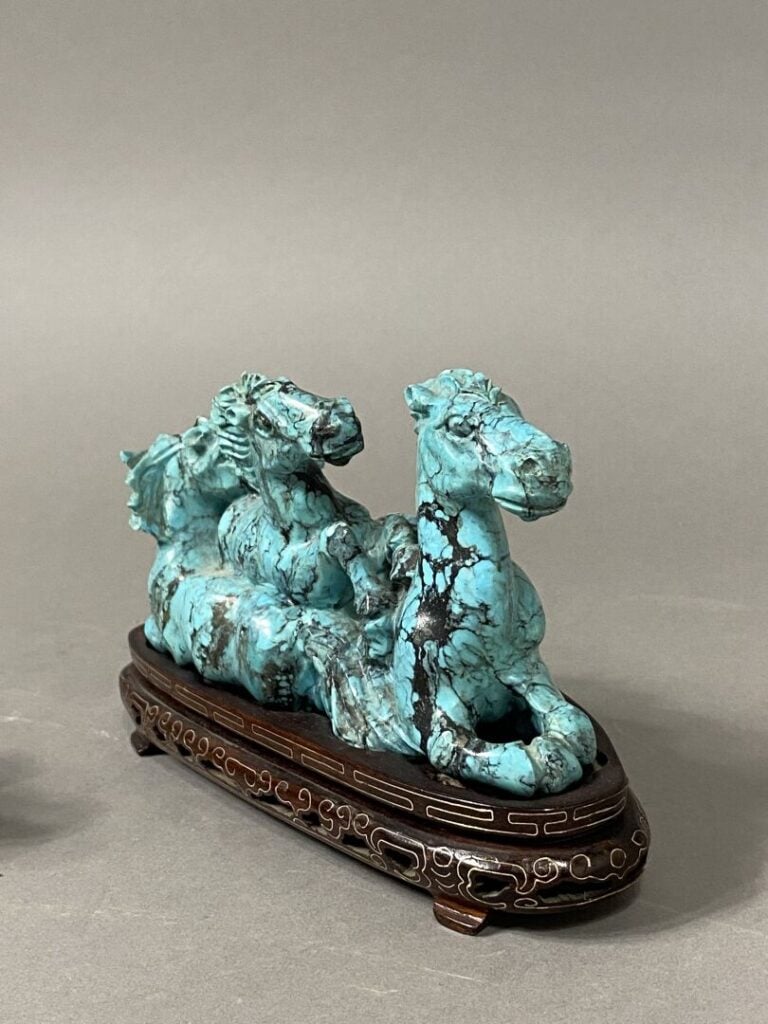 Chine - Ensemble de deux groupes sculptés en pierre turquoise représentant des…