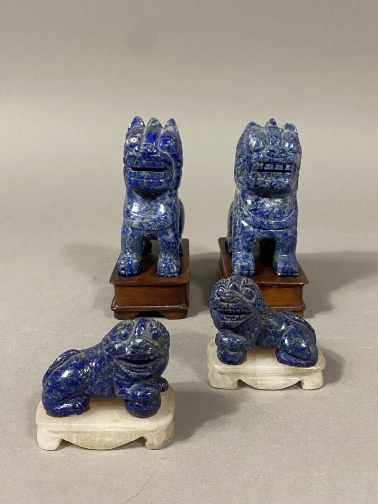 Chine - Ensemble de deux paires de chiens de fô en sodalite l'une sur un socle…