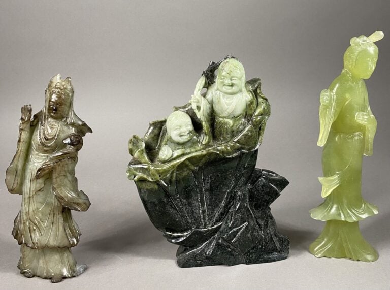 Chine - Ensemble de trois sujets en pierre dure notamment serpentine imitant le…