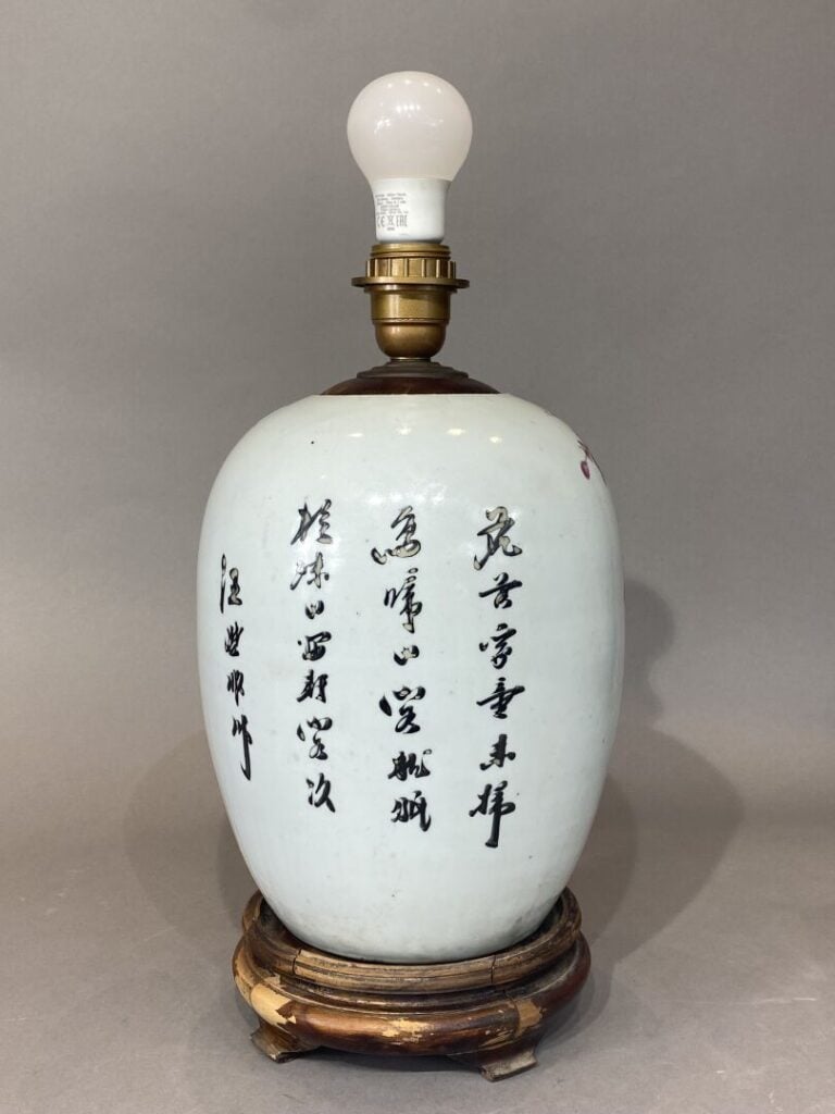 Chine - Pot à gingembre en porcelaine émaillée à décor d'oiseau branché - H: 28…