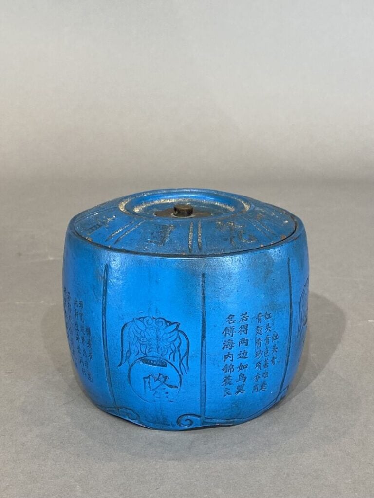 Chine - Pot couvert en terre cuite dans le style Yixing glaçurée bleu turquoise…