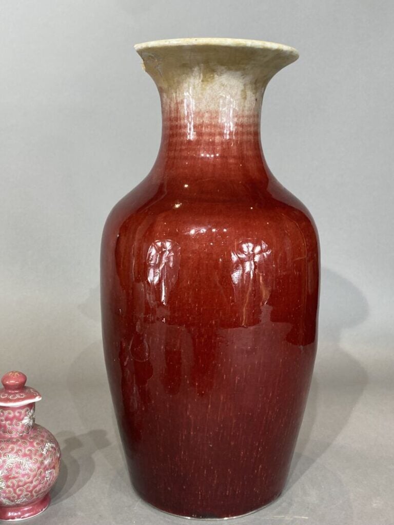 Chine - Vase balustre en céramique émaillée rouge sang de boeuf - H: 37 cm - (a…