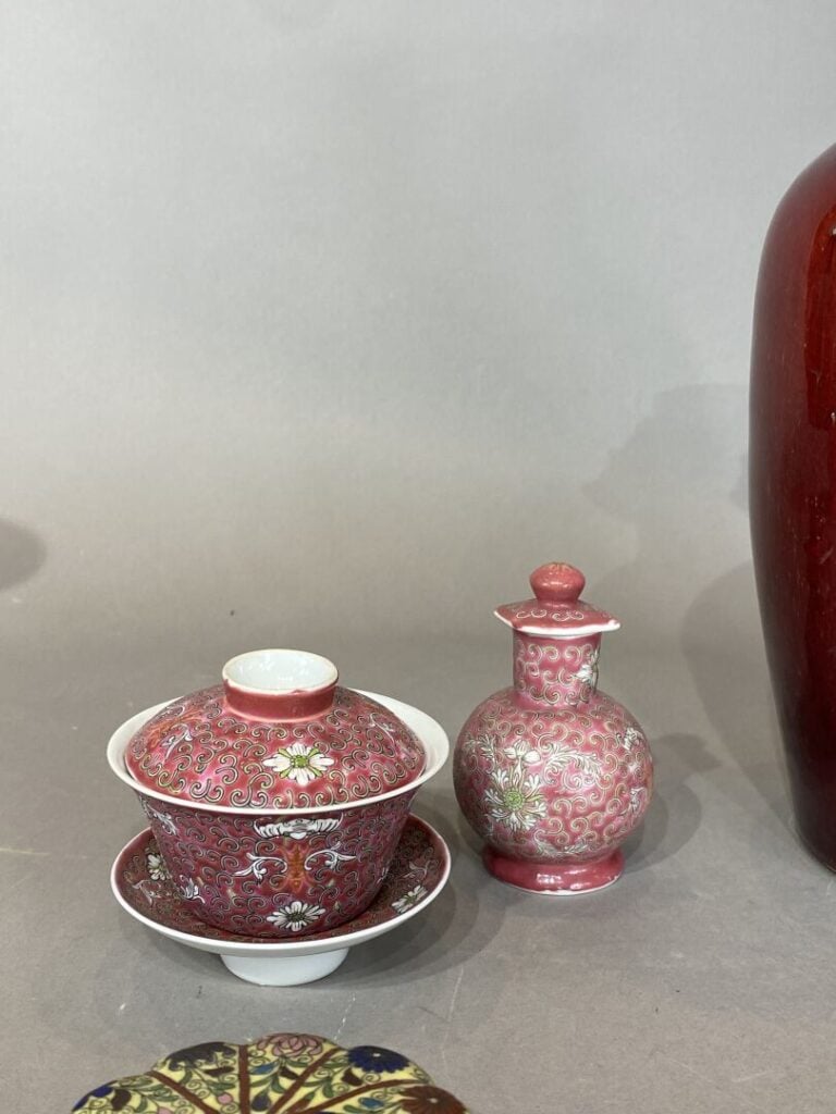 Chine - Vase balustre en céramique émaillée rouge sang de boeuf - H: 37 cm - (a…