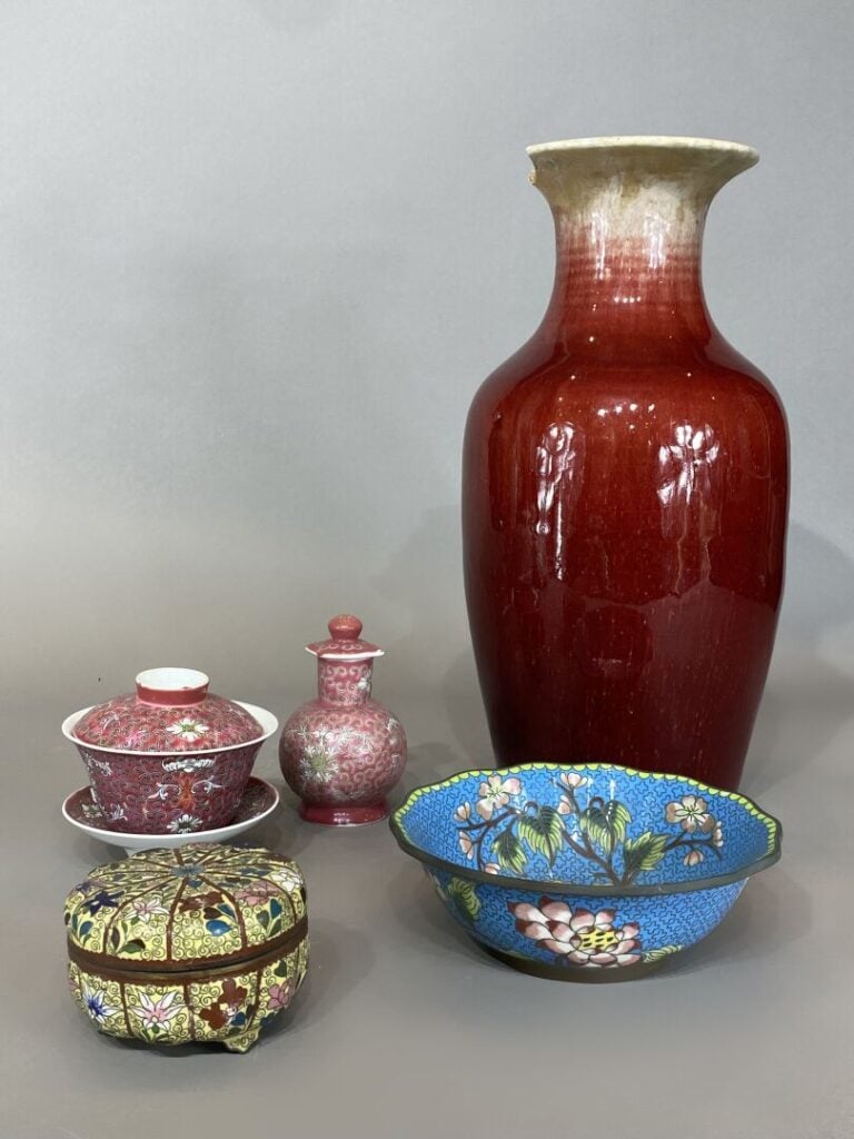 Chine - Vase balustre en céramique émaillée rouge sang de boeuf - H: 37 cm - (a…