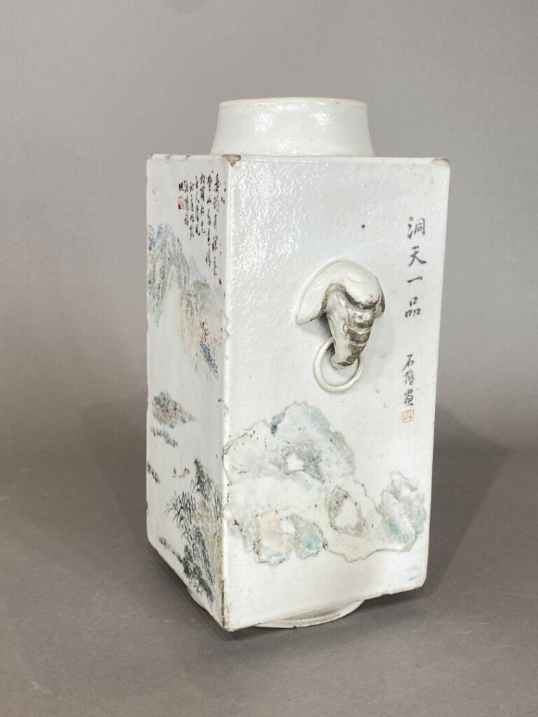 Chine - Vase en porcelaine de type Cong à décor émaillé de grues parmi bambou e…